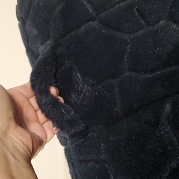 Cat Navy Fur Hideout Hut With Ball - Picture 9 of 9